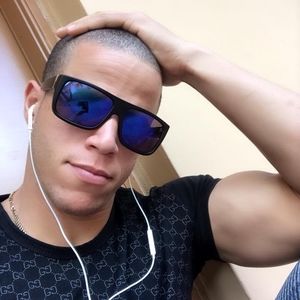 Meet your Posher, Gustavo alejandro